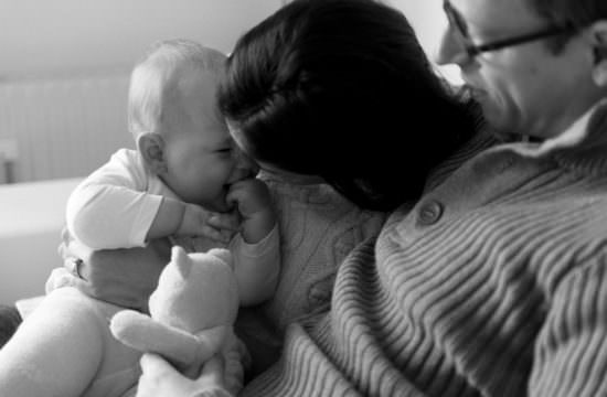 Entspannte Lifestyle Familien und Babyfotos zuhause in Wien Barbara Wenz Fotografie