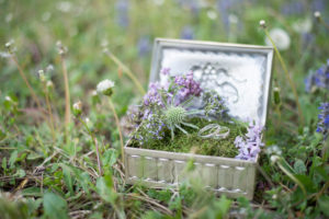 Frühlingshochzeit in Flieder und Grüntönen im Kurpark Bad Vöslau von Barbara Wenz Hochzeitsfotografin