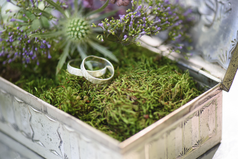 Frühlingshochzeit in Flieder und Grüntönen im Kurpark Bad Vöslau von Barbara Wenz Hochzeitsfotografin