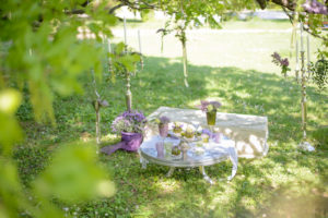 Frühlingshochzeit in Flieder und Grüntönen im Kurpark Bad Vöslau von Barbara Wenz Hochzeitsfotografin