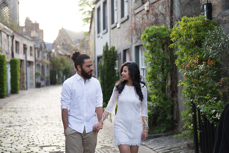 Paarfotos in Edinburghs Innenstadt Hochzeitsfotografin