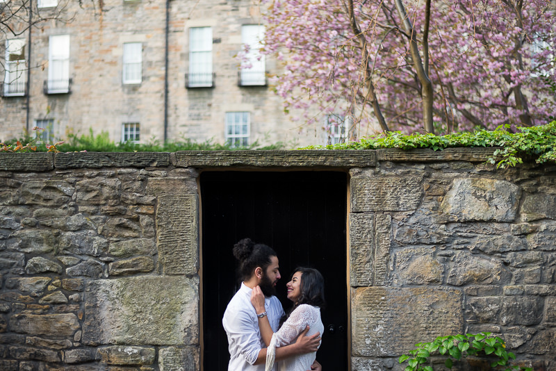 Paarfotos in Edinburghs Innenstadt Hochzeitsfotografin