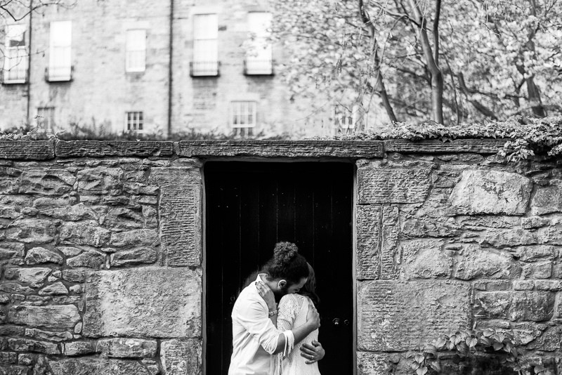 Paarfotos in Edinburghs Innenstadt Hochzeitsfotografin