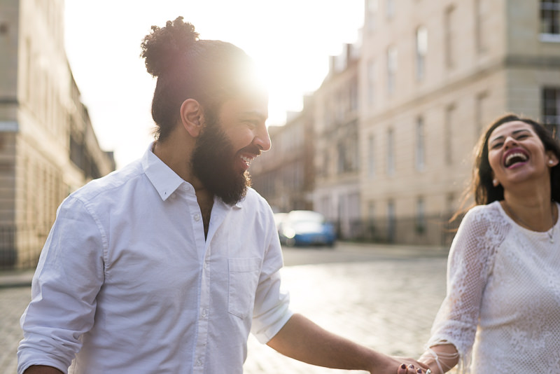 Paarfotos in Edinburghs Innenstadt Hochzeitsfotografin