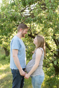 Babybauchfotos und Schwangerschaftssession in Wien in der Gärtnerei Jakubek