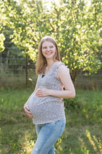 Babybauchfotos und Schwangerschaftssession in Wien in der Gärtnerei Jakubek