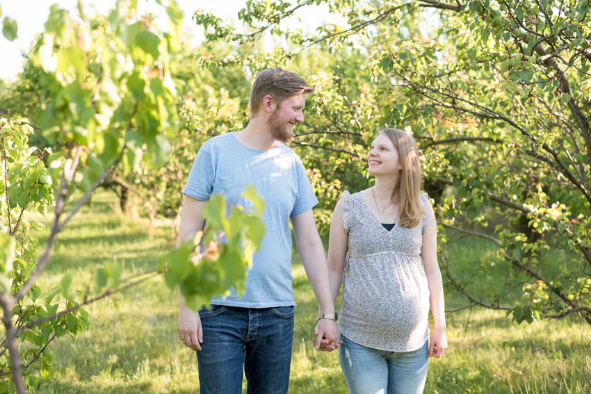 Babybauchfotos und Schwangerschaftssession in Wien in der Gärtnerei Jakubek