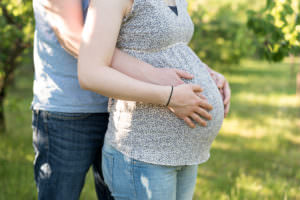 Babybauchfotos und Schwangerschaftssession in Wien in der Gärtnerei Jakubek